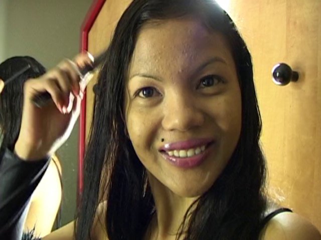 Séance de masturbation et de baise en solo pour Geisha.