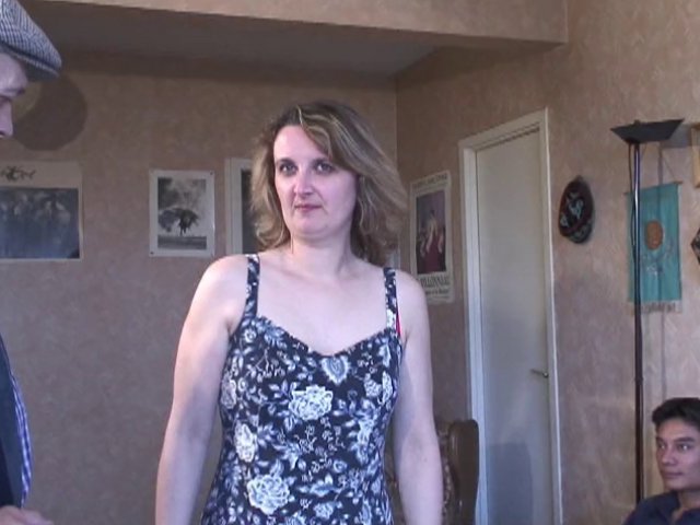 Une chatte de bonne salope va satisfaire cinq queues à la fois, ayez la forme !!!