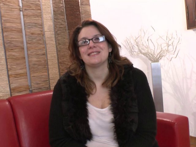 Femme aux sexy rondeurs se laisse exploser la cul par Stéphane