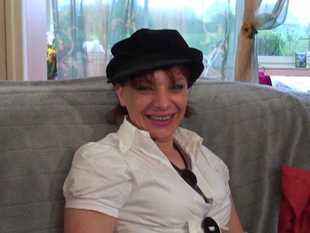 Porno français avec Jade et deux hardeurs qui vont la défoncer