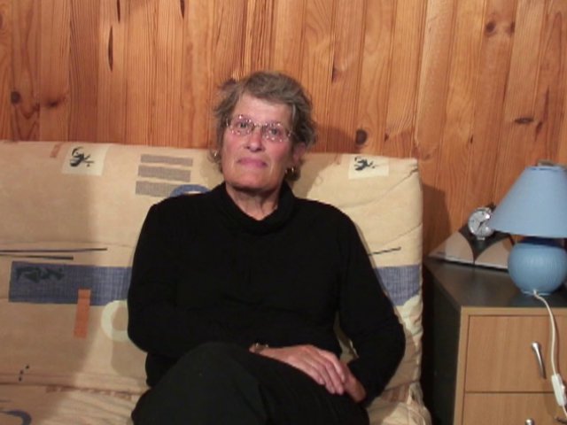 A 59 ans elle a voulu goûter à une bite d'un beau jeune homme